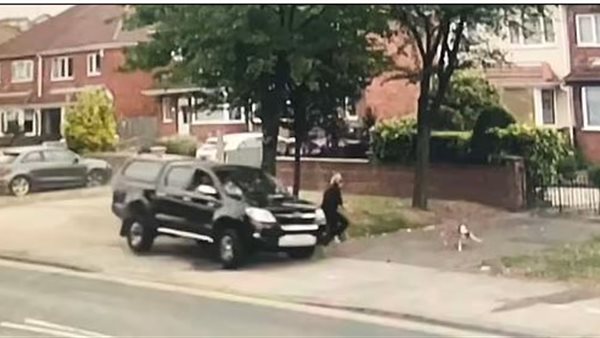 كيمبرلي  وكلبها في