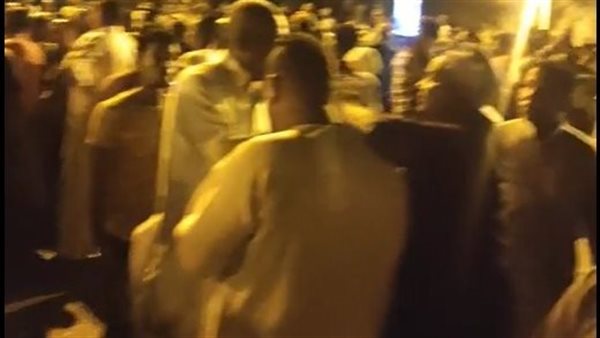 جانب من تجمع الأهالي