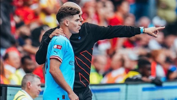 جوليان ألفاريز رفقة