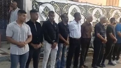 بحضور نجوم الكرة.. بدء عزاء والدة محمد حمص في مسقط رأسه بالإسماعيلية | بث مباشر