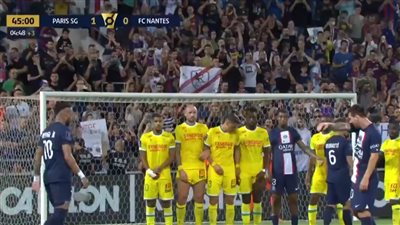 علم الزمالك يظهر في تل أبيب خلال مباراة باريس سان جيرمان ونانت