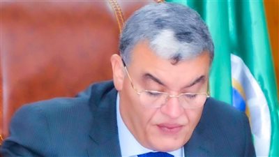 محافظ المنيا يصدر قرارًا بالموافقة علي ترقية 15 و 959 معلمًا وأخصائيًا