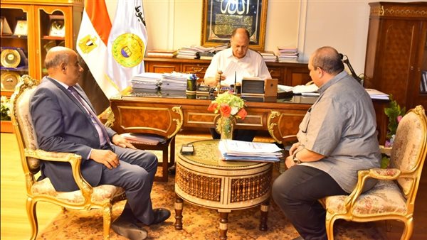 محافظ أسيوط يلتقي