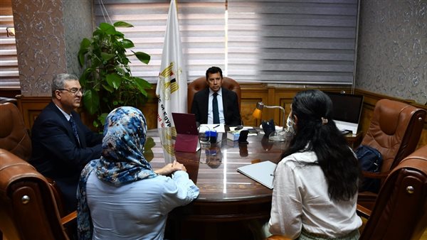 وزير الرياضة يستعرض