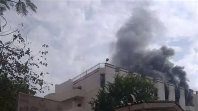 بسبب ماس كهربائي.. تفاصيل السيطرة على حريق داخل مبنى الشهر العقاري بالدقي | بث مباشر