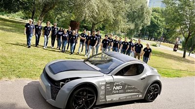 الأولى بالعالم.. طلاب يطورون أول سيارة خالية من انبعاثات الكربون وتعمل ببطارية رملية