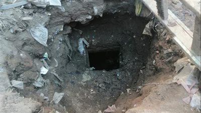 سقط عليه غطاء حديدي.. مصرع عامل داخل بئر صرف صحي بسوهاج