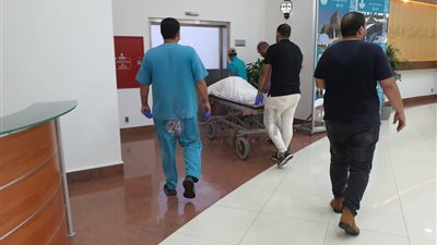 تركها بلا مأوى.. مصري يمتنع عن حضور دفن طليقته ويبلغ عن هروب أبنائه بالسعودية | صور وفيديو