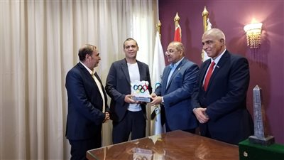 حطب يستقبل رئيس الاتحاد الدولي للملاكمة بحضور حسن مصطفى