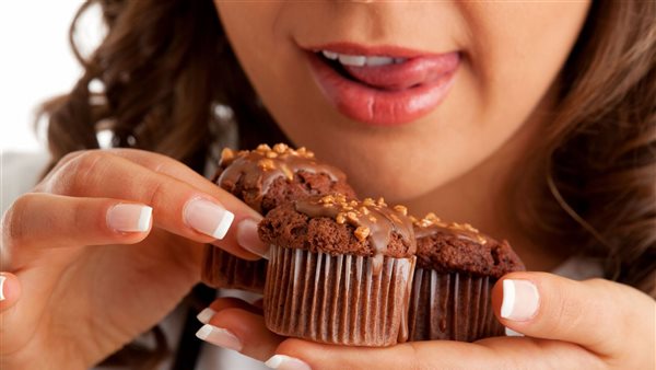 تناول الحلويات 