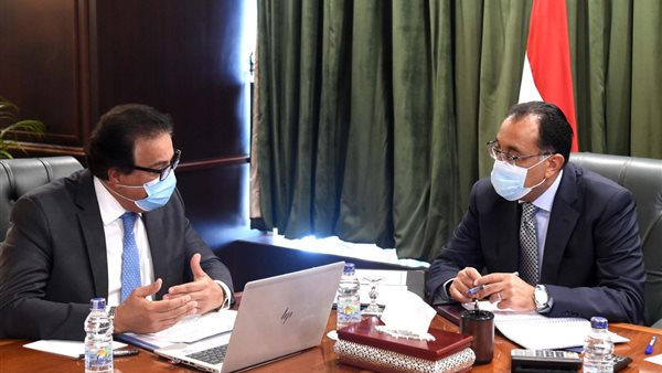 رئيس الوزراء مع وزير