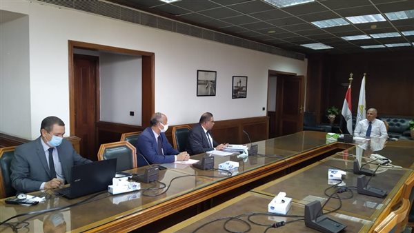 جانب من اجتماع الري