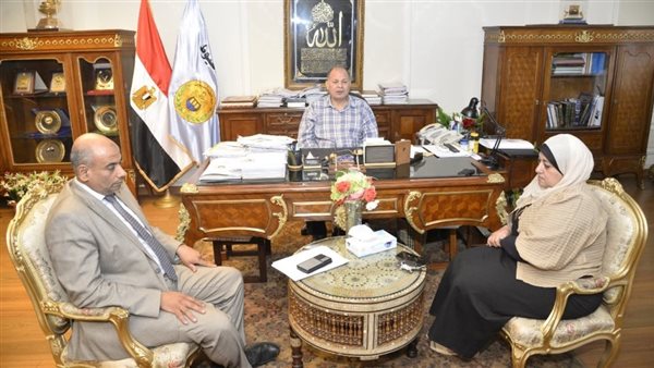 محافظ أسيوط يناقش