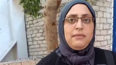 زوجها تخلى عنها لإنجابها طفلتين.. أم مريم تقود تروسيكل للإنفاق على ابنتيها بالإسكندرية: نفسي أوصل بناتي لبر الأمان | بث مباشر 