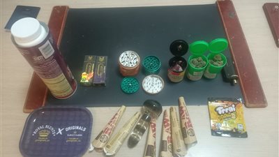 كيكة بالماريجوانا وترامادول.. القبض على راكبين في مطار القاهرة بحوزتهما كمية من المخدرات