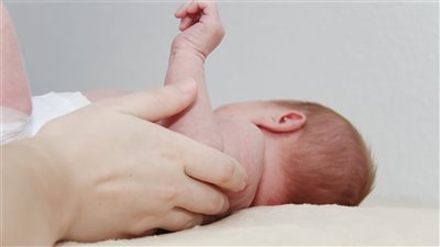 لكثرة بكائها.. تجديد حبس عامل وزوجته قتلا طفلتهما بالجيزة