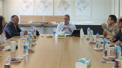وزير السياحة يتابع آخر مستجدات الأعمال بمنطقة خدمات الزائرين بالمتحف المصري الكبير | صور 