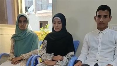 3 أشقاء يحفظون القرآن بقراءاته العشر: والدنا وهبنا لحفظه | بث مباشر 