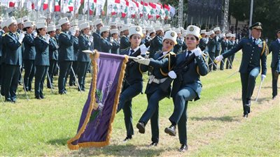 سيدات البحرية الأمريكية يحضرن حفل تخرج أول دفعة في الجيش اللبناني من النساء |صور