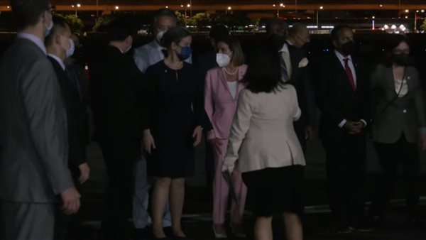 نانسي بيلوسي تصل