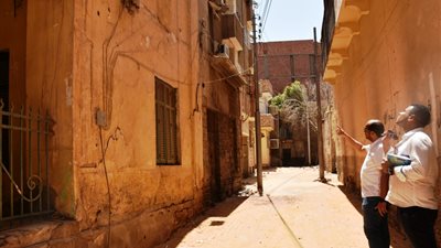 معاينة ميدانية من اللجنة الدائمة لحصر المباني ذات الطراز المعماري لـ منزل العقاد في أسوان