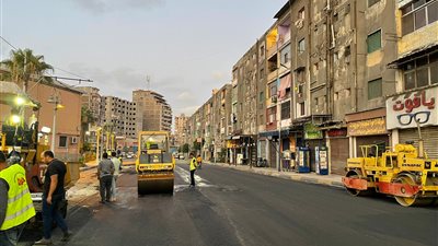 بتكلفة 15 مليون جنيه.. إنهاء 80% من أعمال رصف 24 شارعًا بحي غرب الإسكندرية