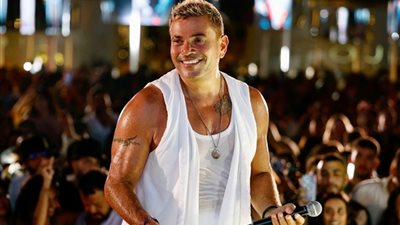 تأجيل حفل عمرو دياب بالسعودية لظروف طارئة