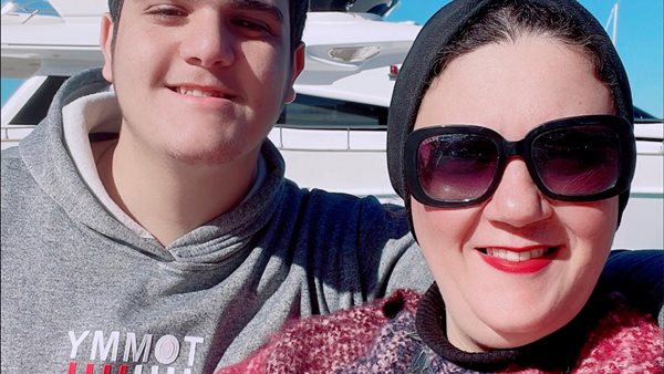 الطالب ووالدته