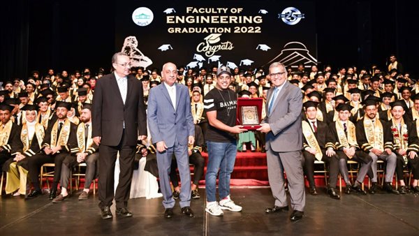 رئيس جامعة مصر مع