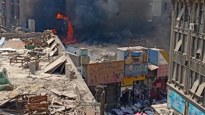 نشوب حريق هائل بمحل تجاري بالعتبة