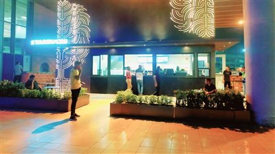 تطوير شبكة الطرق بمطار القاهرة وزيادة المساحات الخضراء وافتتاح علامات تجارية عالمية