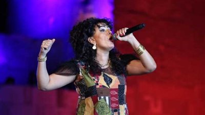 دينا الوديدي تحيي حفلًا ضمن مهرجان المسرح الروماني