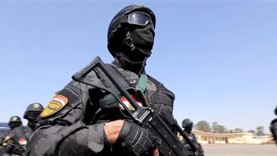 مباحث الجيزة تلقي القبض على مدمنة هيروين أثناء تسولها بـ حدائق الأهرام| بث مباشر