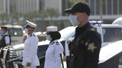 أمن القاهرة يساعد مريضة غير قادرة على الحركة وينقلها للمستشفى لتلقي العلاج