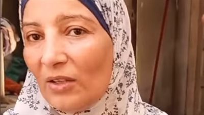 والدة الرابع مكرر بالثانوية العامة بأسيوط: شقي وتعب السنة كلها وربنا كرمه| فيديو