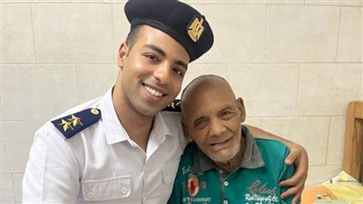 تماشيا مع نهج الوزارة.. مدير أمن الجيزة يوجه بالرعاية لمسن أثناء تفقده الوضع الأمني بالعجوزة