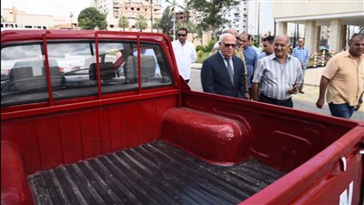 تطوير السيارات المتهالكة وإعادتها للعمل في الوظائف الخدمية بالأحياء ببورسعيد | صور 