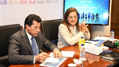 وزيرا الرياضة والتخطيط يبحثان الاستعداد ليوم الشباب