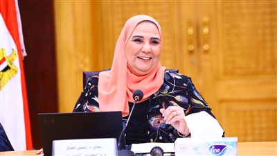 وزيرة التضامن تسلم عددًا من أجهزة اللاب توب للطلاب ذوي الإعاقة البصرية في جامعة الأزهر