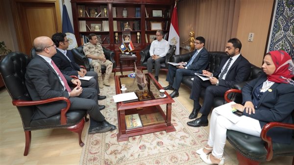 اجتماع وزير السياحة