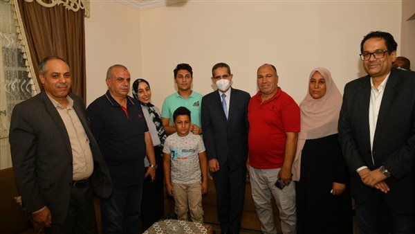 محافظ الغربية يزور