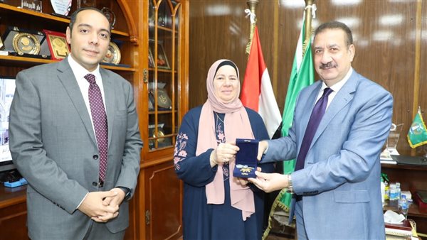 محافظ المنوفية يكرم