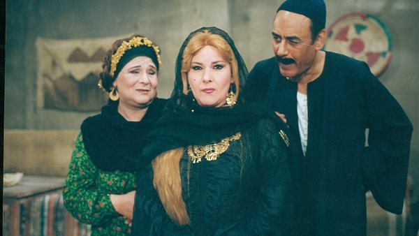 دلال عبد العزيز من