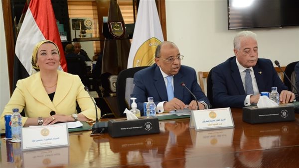 وزيرة البيئة تستكمل