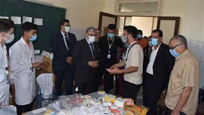 محافظ المنيا يتفقد أعمال القافلة الطبية بقرية حماضة ضمن حياة كريمة 