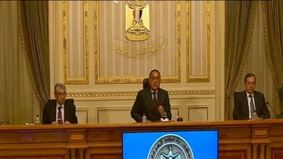 خفض إنارة الشوارع.. رئيس الوزراء يعلن عددًا من الإجراءات لترشيد استهلاك الكهرباء | بث مباشر 