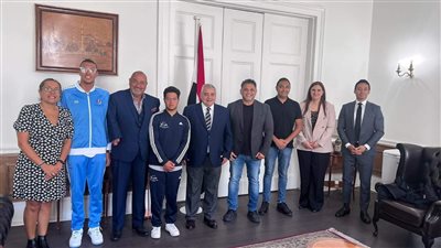 القنصل العام بلندن يلتقي البعثة المصرية لوزارة الشباب والرياضة