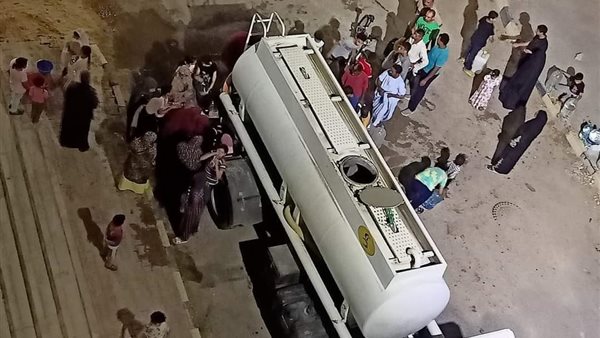 زحام على سيارات المياه