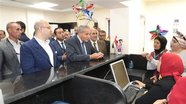 وزير التموين خلال