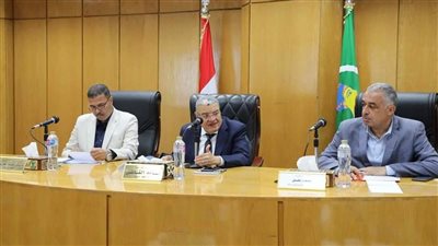 محافظ المنيا يتابع مُعدلات الأداء لدورة تقنين أراضي أملاك الدولة